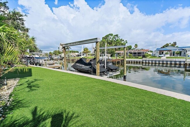 Building Photo - 585 Dolphin Ave SE