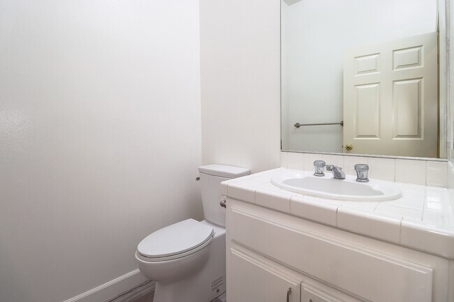 Building Photo - 11920 Goshen Ave