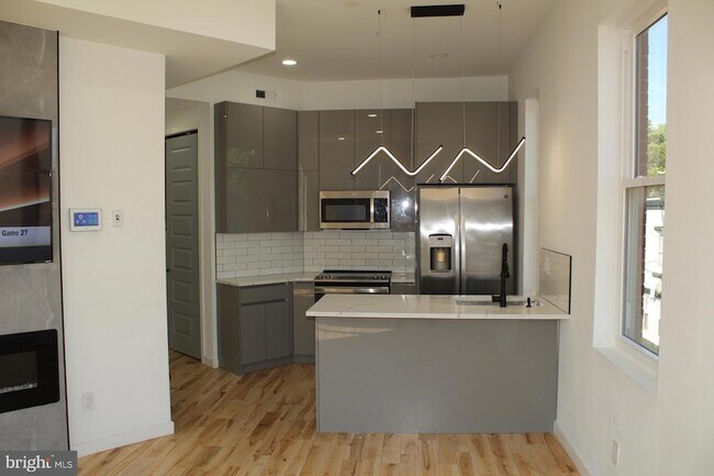Building Photo - 3017 Ridge Ave