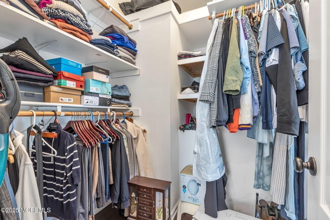 Building Photo - 353 Main St