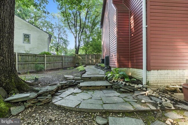 Building Photo - 9472 Lapstrake Ln