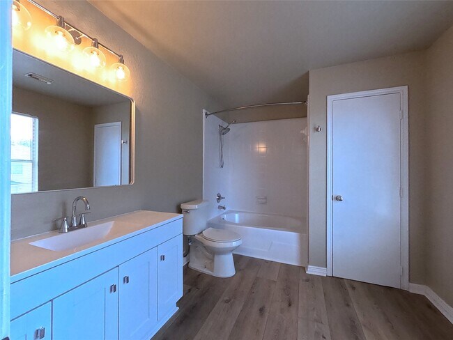 Building Photo - 17107 Westminster Village Ct