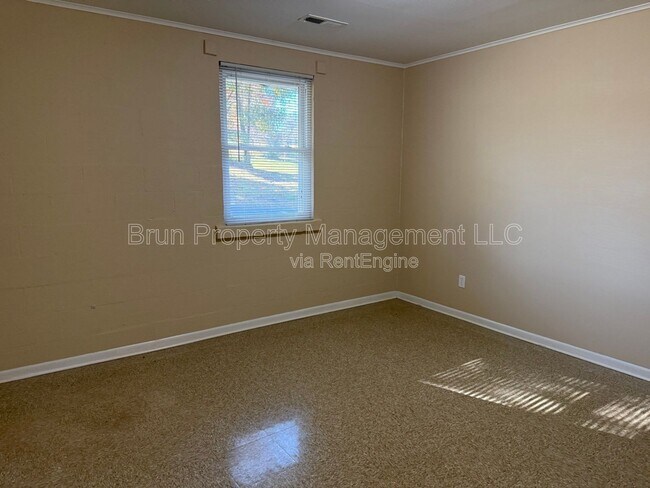 Building Photo - 5200 John Hall Rd