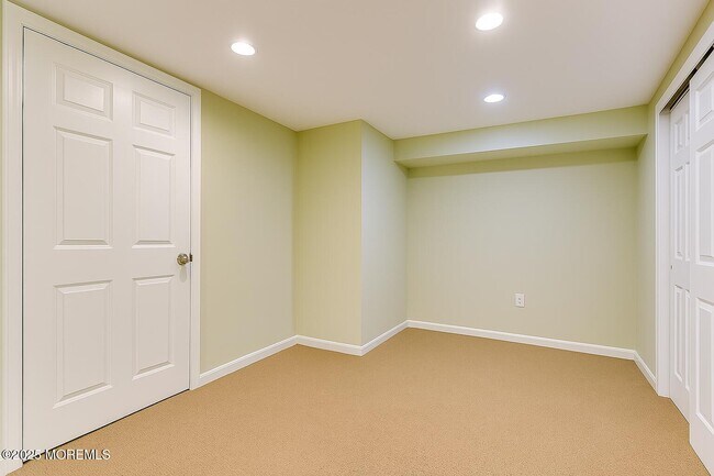 Building Photo - 19 Monterey Dr
