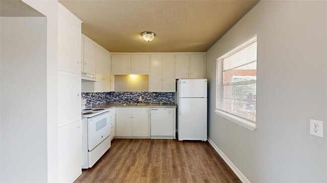 Building Photo - 3800 E 29th St