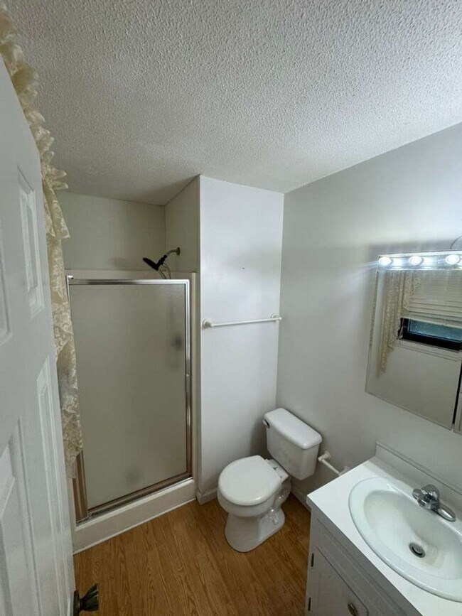 Building Photo - 4221 Valley Cir