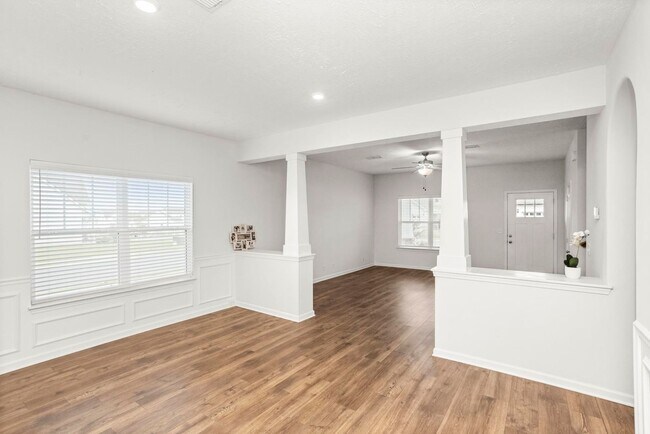 Building Photo - 1832 Charismatic Pl