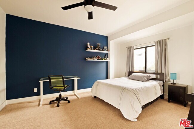 Building Photo - 303 Mavis Dr