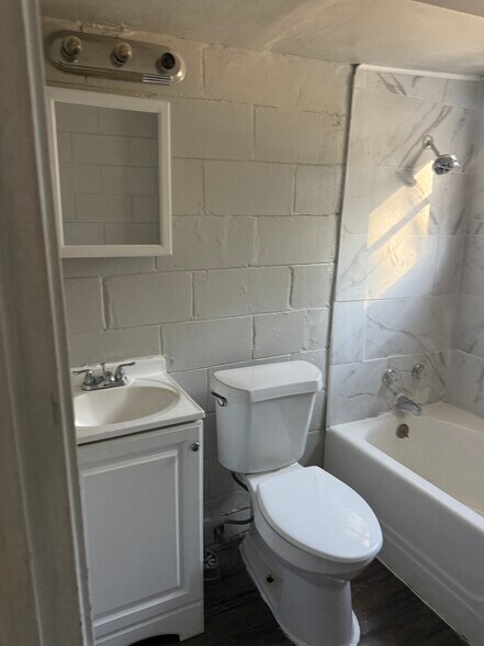 Building Photo - 541 Palm Beach St