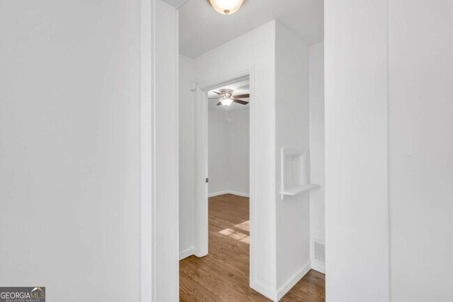 Building Photo - 2773 Fairlane Dr SE