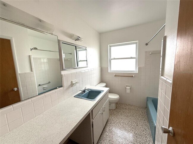 Building Photo - 2420 68th Ave S