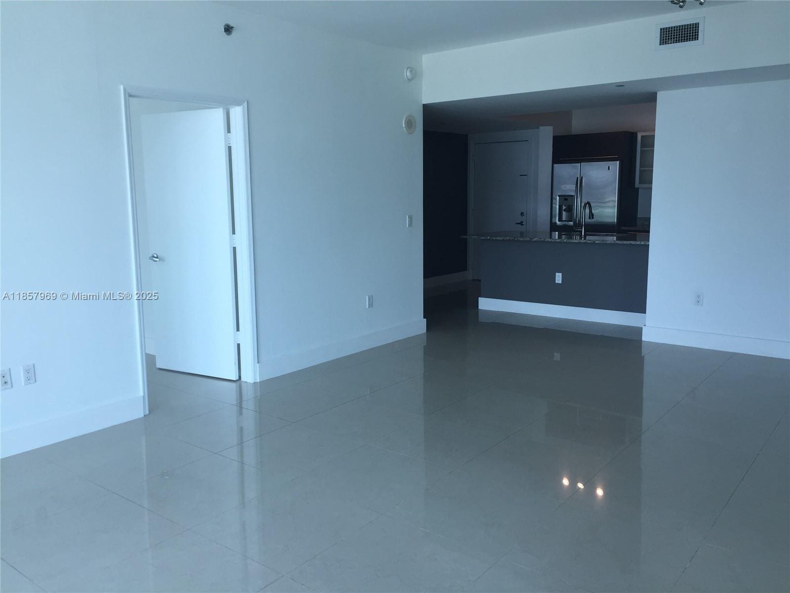 Building Photo - 950 Brickell Bay Dr