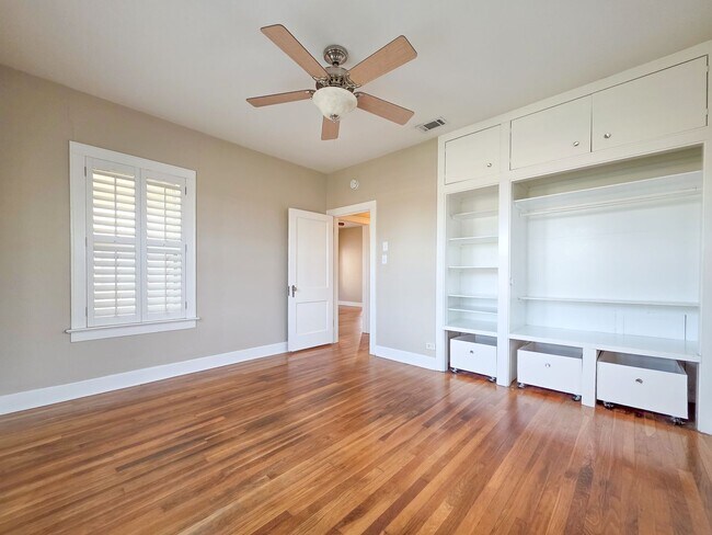 Building Photo - 3901 Red River St