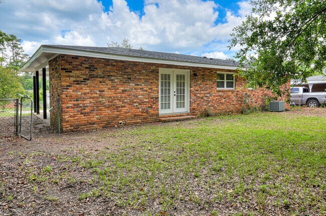Building Photo - 1406 Ridgewood Dr