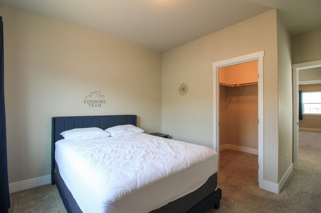 Building Photo - FURNISHED: 4 Bedroom, 2.5 Bath Home in Kennewick