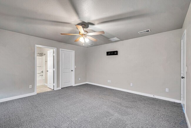 Building Photo - 1306 E 94th St
