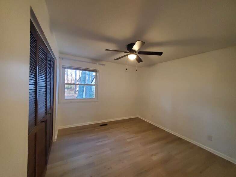 Building Photo - 3 Baytree Ct