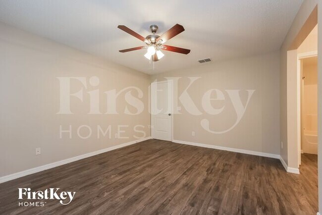 Building Photo - 2006 Southern Oak Loop