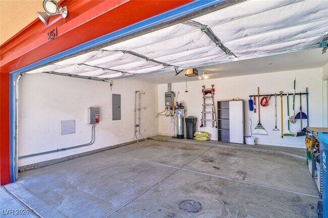 Building Photo - 251 Tower St