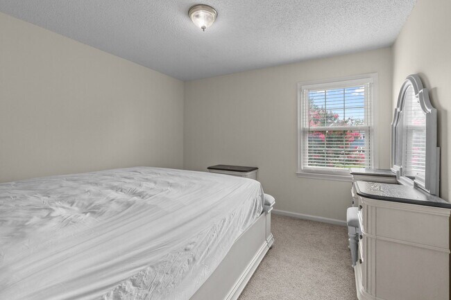 Building Photo - 1315 Copper Stone Cir