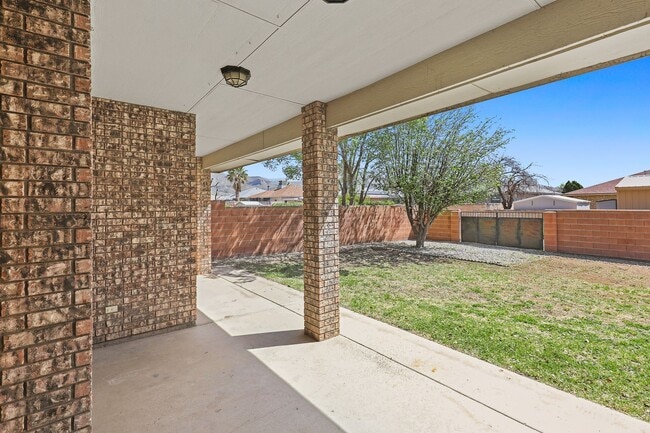 Building Photo - Conveniently Located 4 Bedroom 2 Bath Home