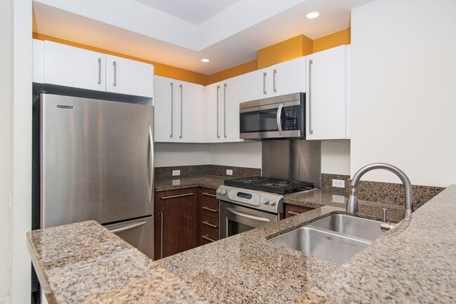 Building Photo - Modern Downtown 1 Bedroom with balcony at ...