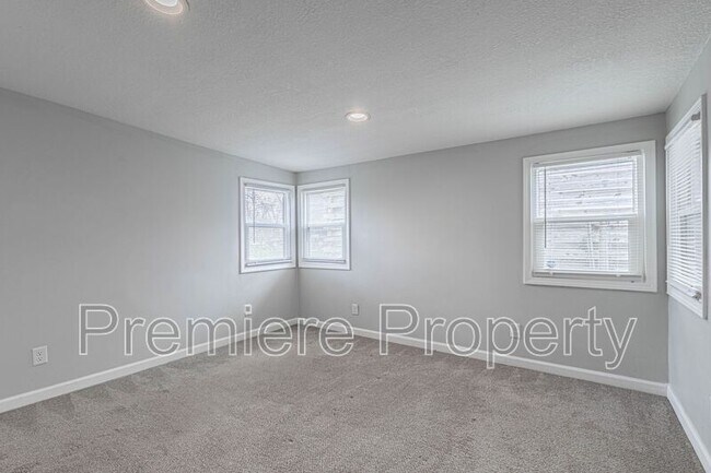 Building Photo - 15400 E 54th St