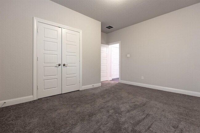 Building Photo - 16611 Highland Country Dr