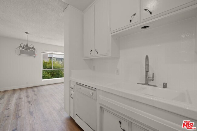 Building Photo - 10653 Holman Ave