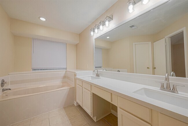 Building Photo - 22319 Rangeview Dr