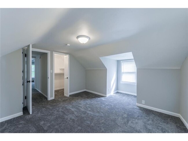 Building Photo - 11020 W River Rd