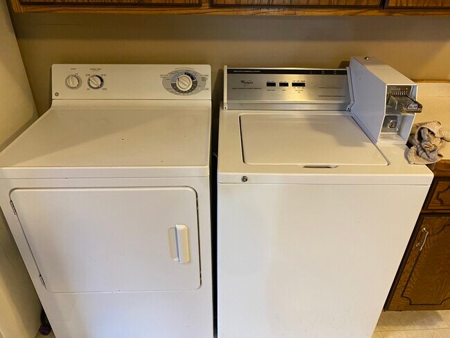 Laundry - 819 8th Ave S