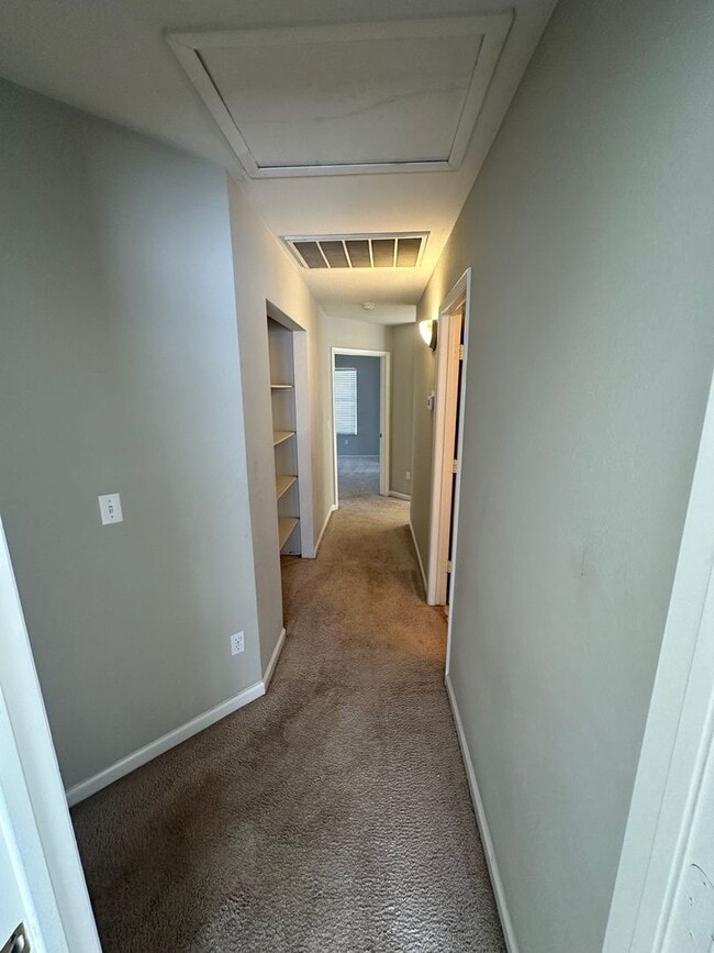 Building Photo - Beautiful 3 Bedroom 2 1/2 Bathrooms 2 Story House! Property Wont Last Long!