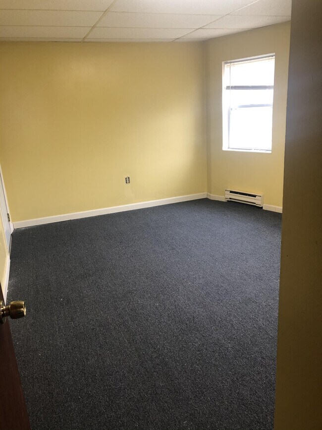 Primary Photo - 50 Nichols St