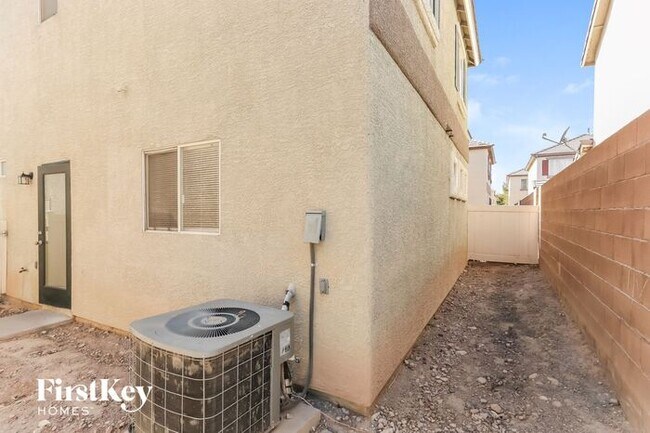 Building Photo - 5260 Paradise Valley Ave