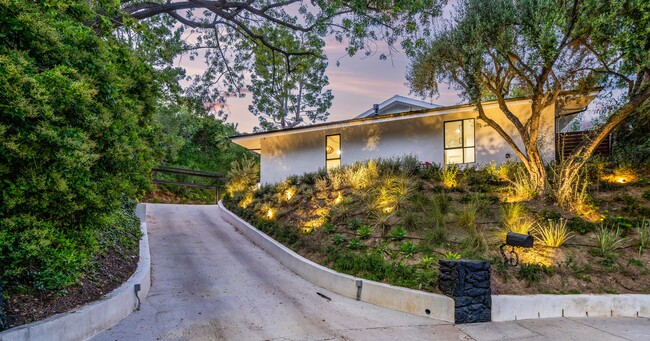 Building Photo - 16105 Clear Oak Dr