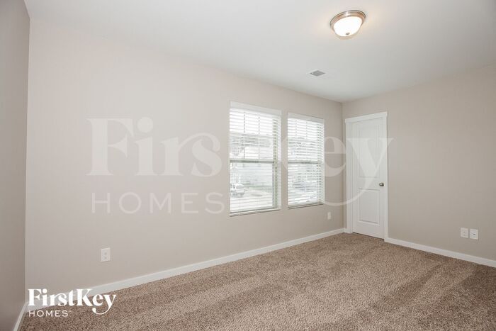 Building Photo - 6620 Nathan Dr