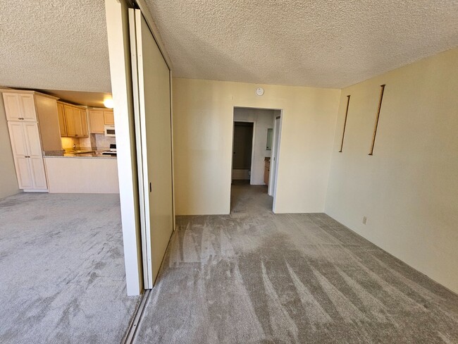 Building Photo - 1 Bed, 1 -Bath Condo for Rent! 1 Parking
