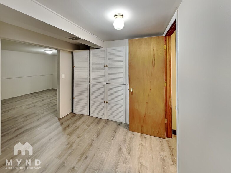 Building Photo - 654 Hillsdale Dr
