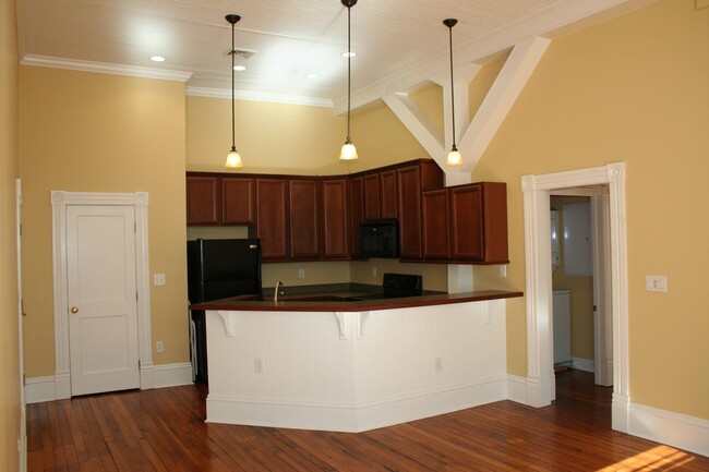 kitchen with all appliances - 117 E Innes St