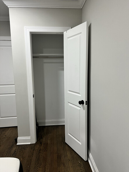 Building Photo - 941 Valley St