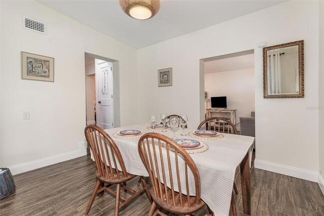 Building Photo - 2721 E Marks St