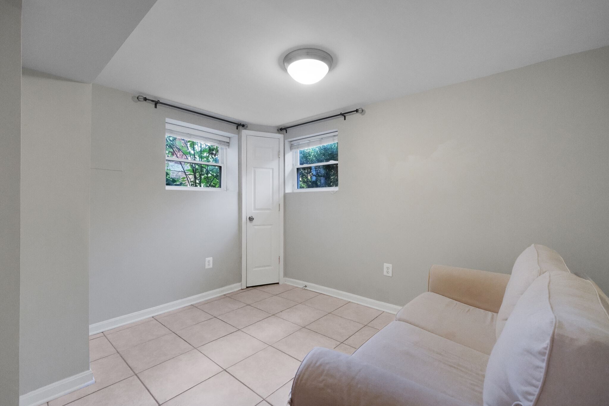 Building Photo - 318 Farragut St NW