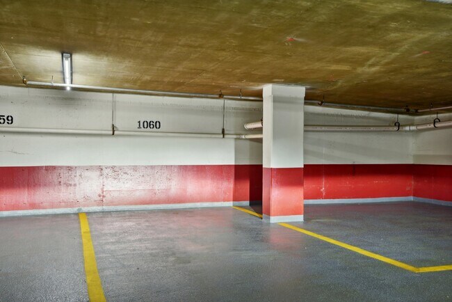 Building Photo - 1050 N Stuart St