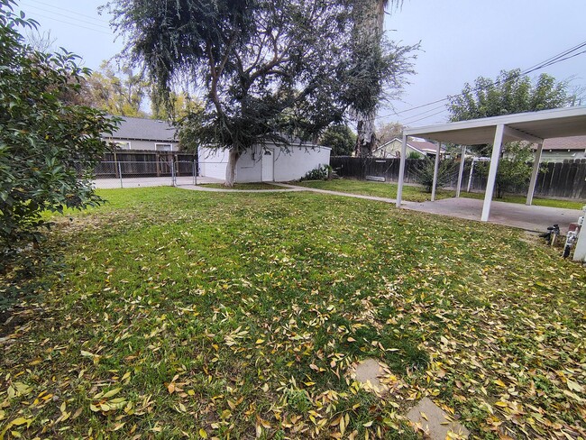 Building Photo - 301 Camellia Way