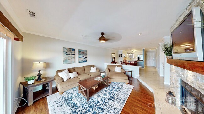 Building Photo - 9816 Emerald Point Dr