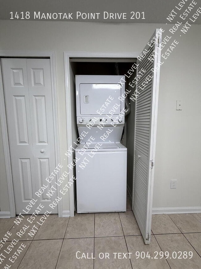 Building Photo - 1418 Manotak Point Dr