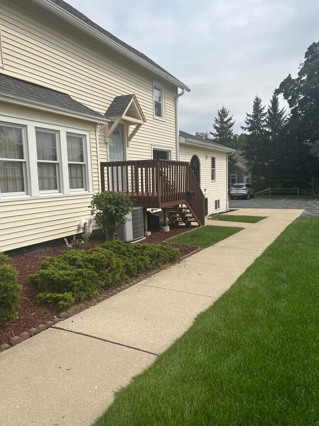 Private side entry - N63W23965 Main St