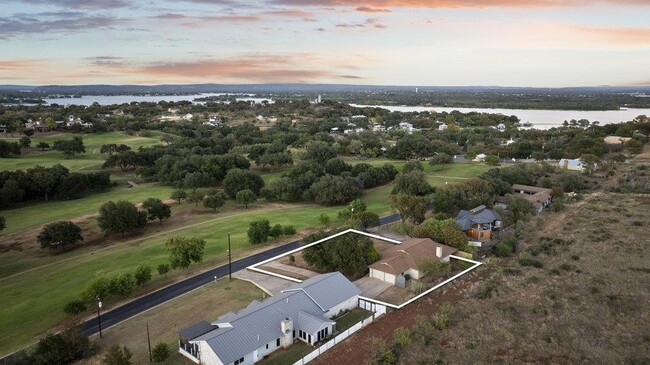 Building Photo - 113 W Bluebonnet Rd