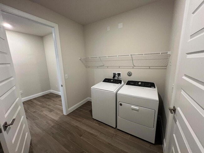 Building Photo - 6305 Cloverdale Ave